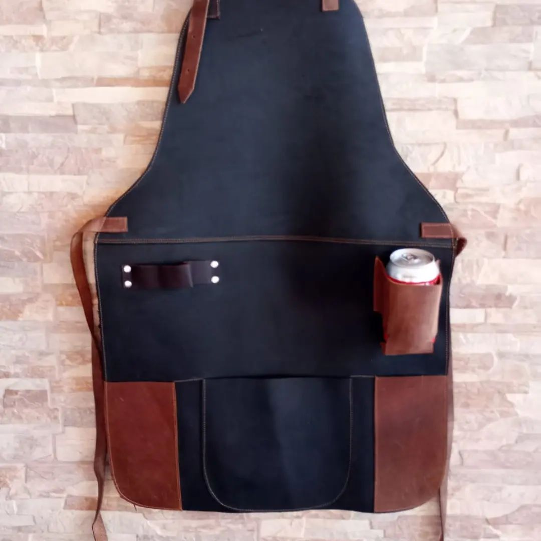 Cartera artesanal de cuero negro