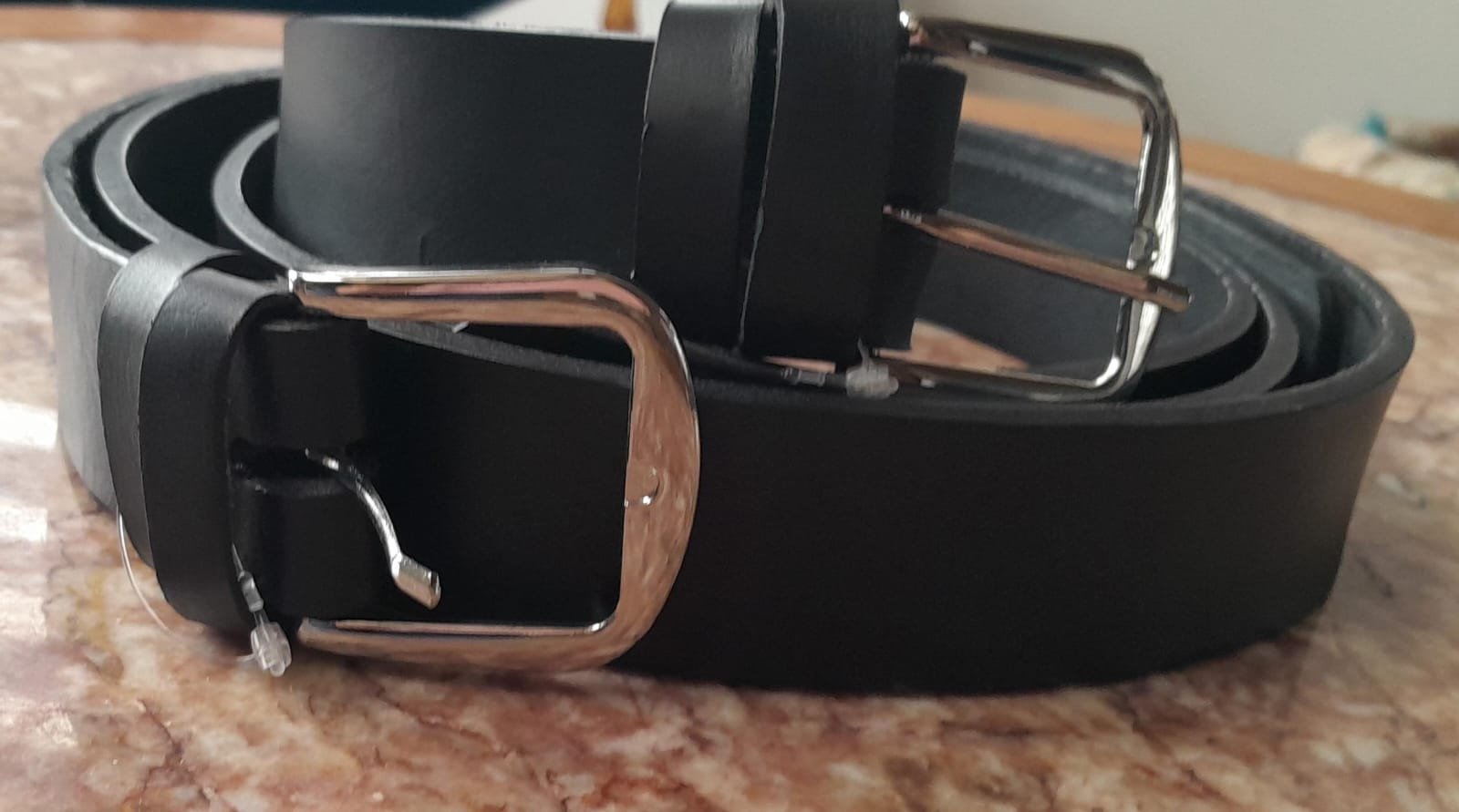 Cinturón de cuero negro liso clásico