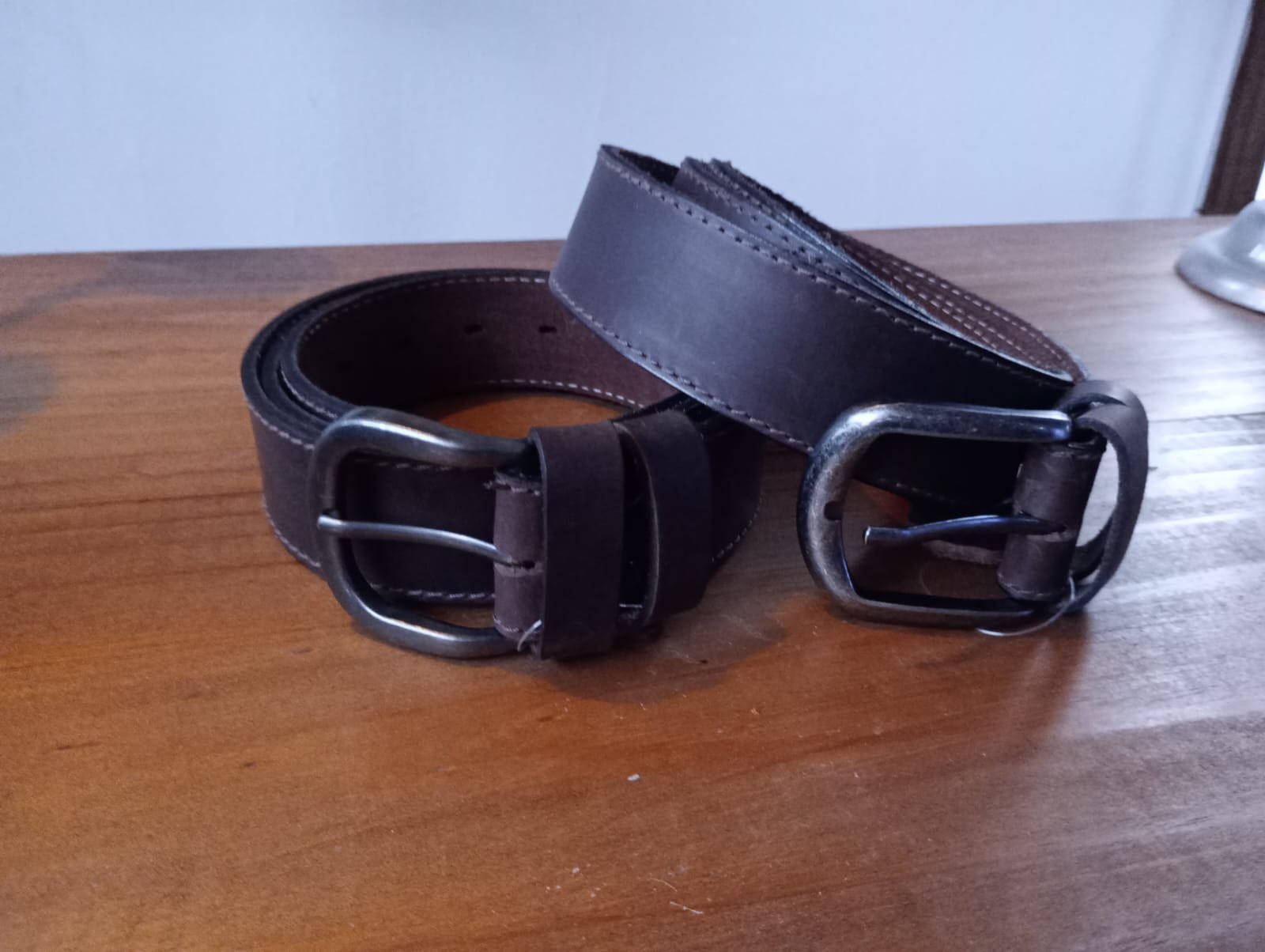 Cinturón de cuero artesanal café oscuro