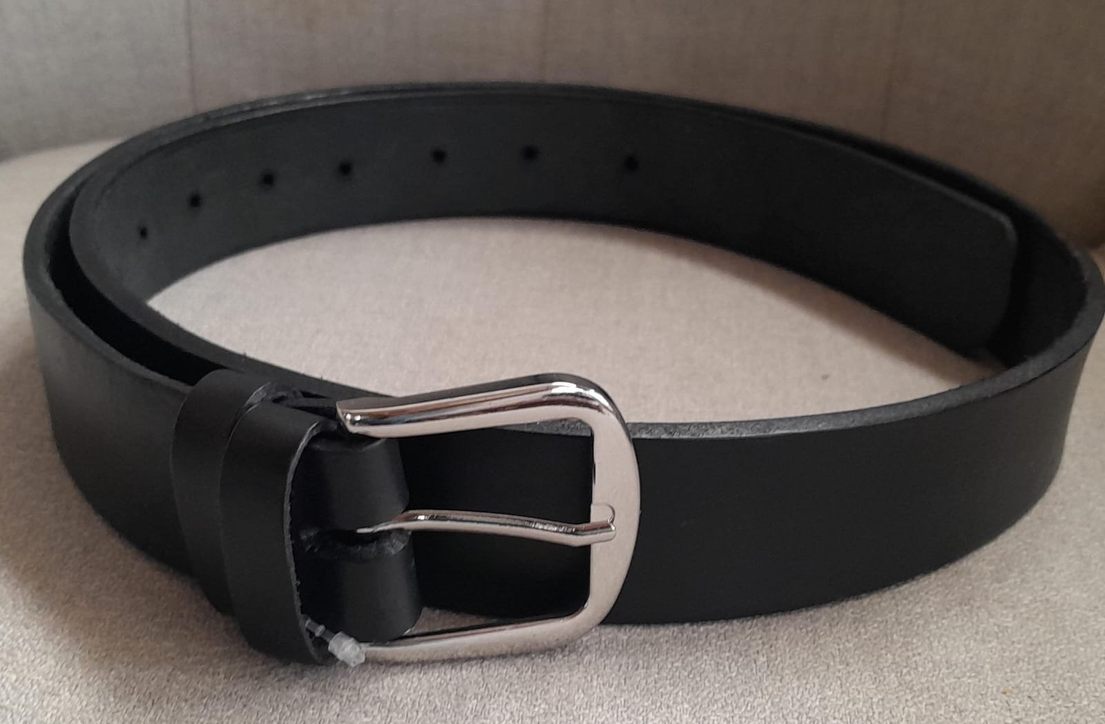 Cinturón de cuero negro liso elegante